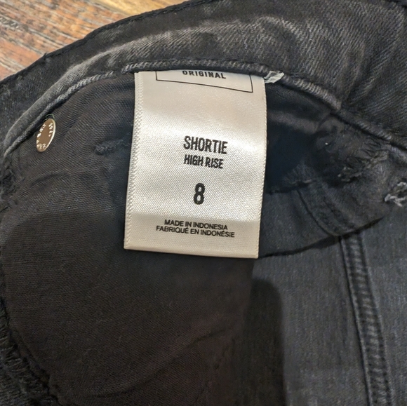 Express Back Shorts - Picture 3 of 4